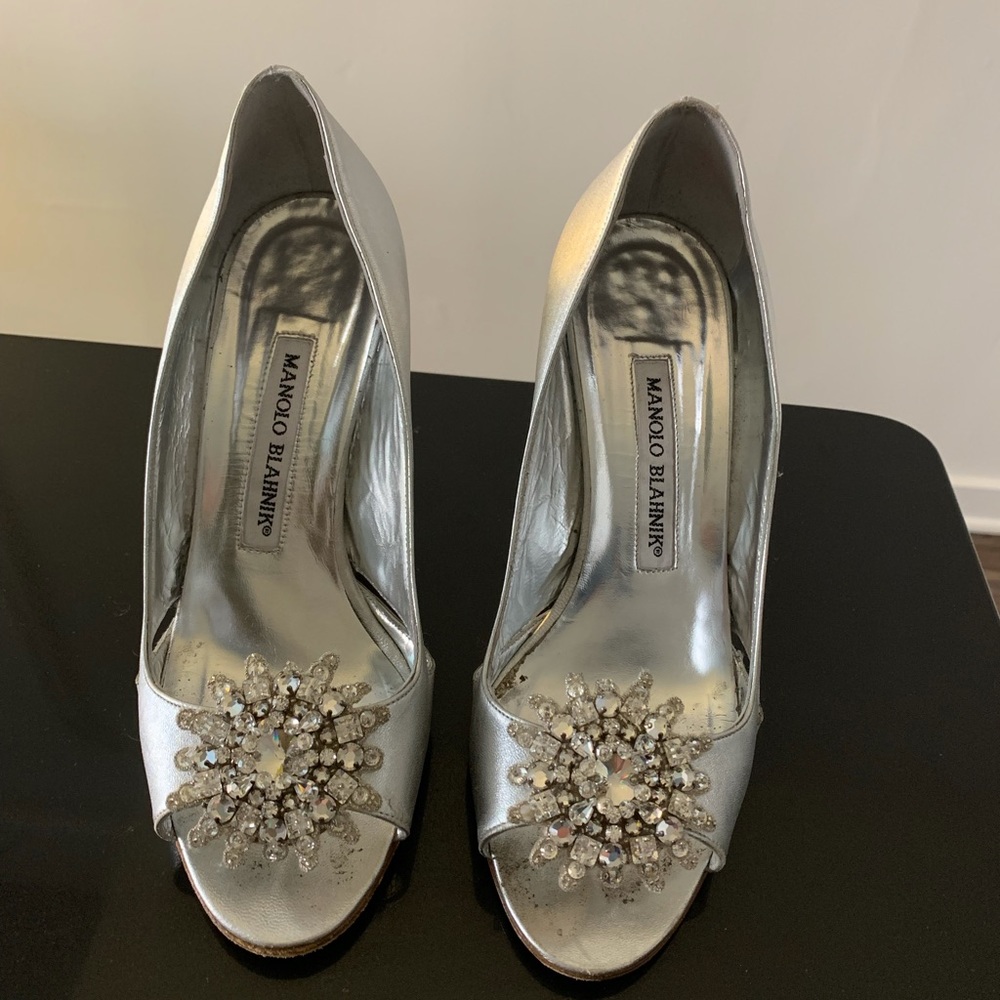 **SOLD**
Manolo Blahnik FARINELLI Pumps